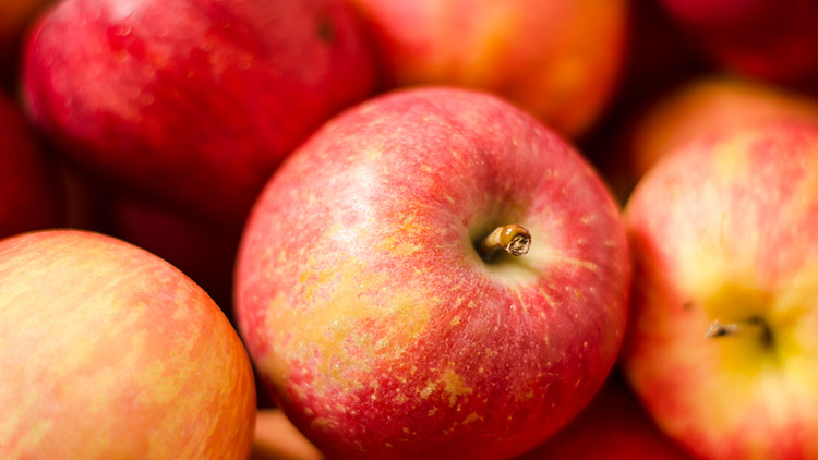 https://core-graphics.grocerywebsite.com/G_WeeklyAd_core/circular/standard/Apples_Fuji_Fresh_L_BS.jpg