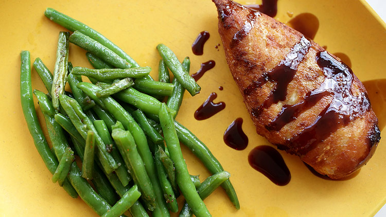 Picture of Boneless BBQ Chicken Breast with Green Beans