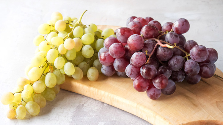 Picture of Red or Green Seedless Grapes