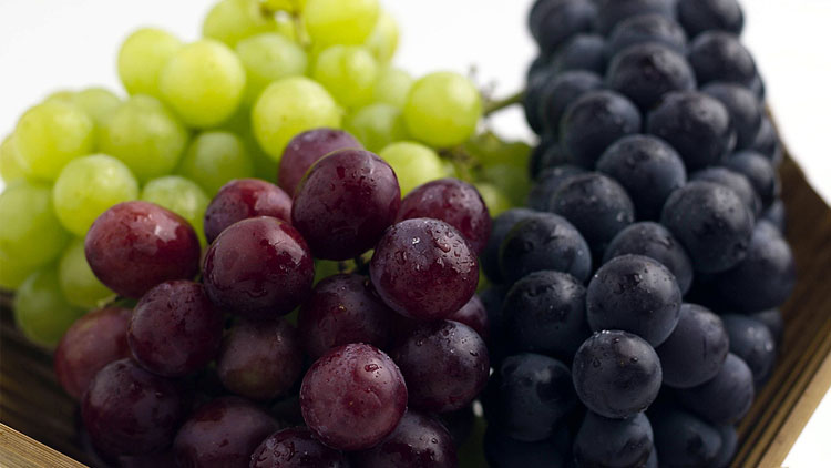 Picture of Extra Large Red or Green Seedless Grapes